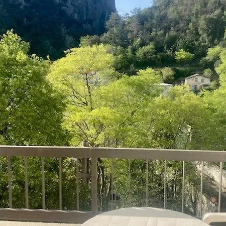 F2 Avec Balcon Et Parking à 50m Des Thermes, Centre-ville - Animaux Acceptés - Fr-1-703-125