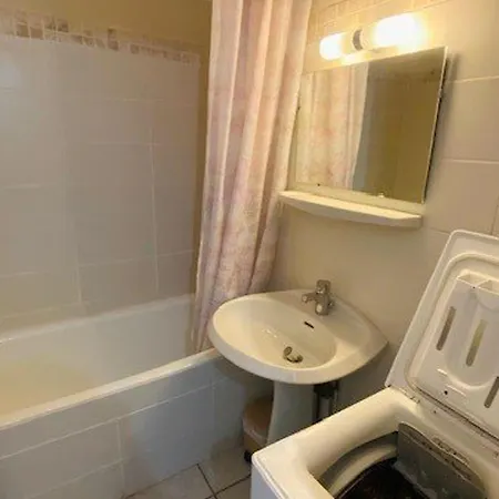 F2 Avec Balcon Et Parking A 50m Des Thermes, Centre-ville - Animaux Acceptes - Fr-1-703-125