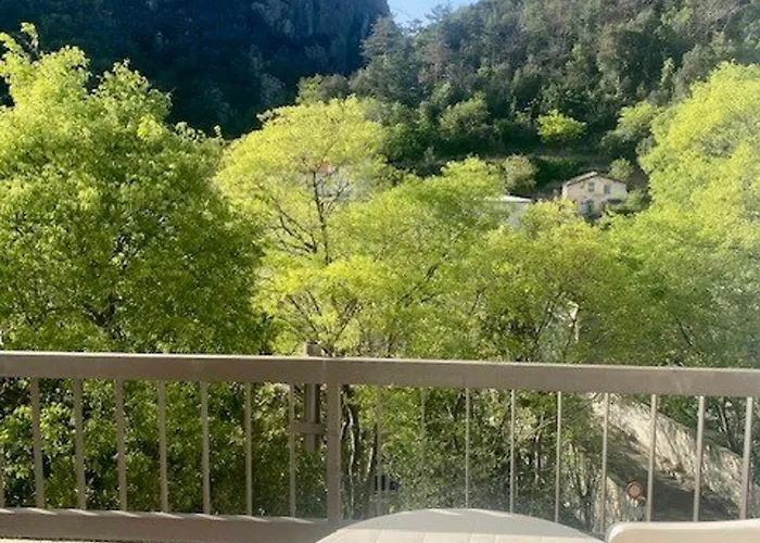 F2 Avec Balcon Et Parking A 50m Des Thermes, Centre-ville - Animaux Acceptes - Fr-1-703-125