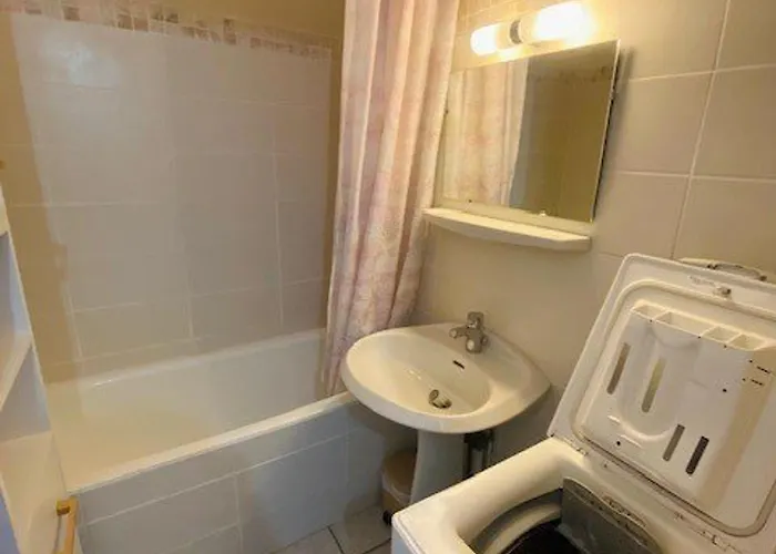 F2 Avec Balcon Et Parking A 50m Des Thermes, Centre-ville - Animaux Acceptes - Fr-1-703-125