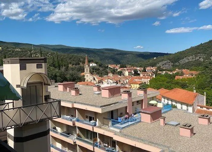 F2 Avec Balcon Et Parking A 50m Des Thermes, Centre-ville - Animaux Acceptes - Fr-1-703-125 Appartement *